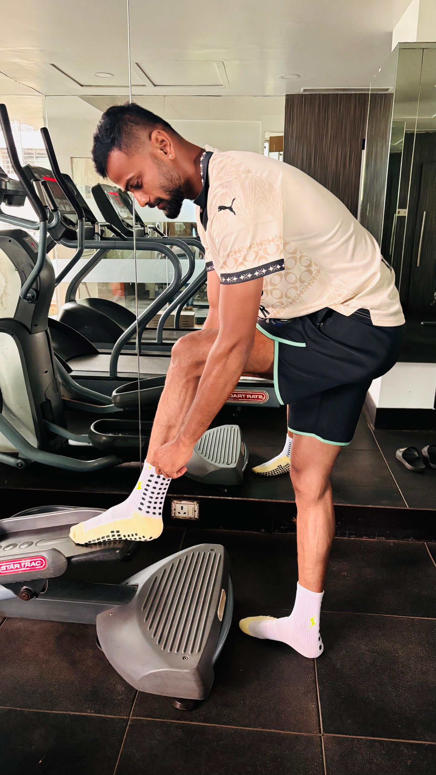 WHITE SNICK GRIP SOCKS