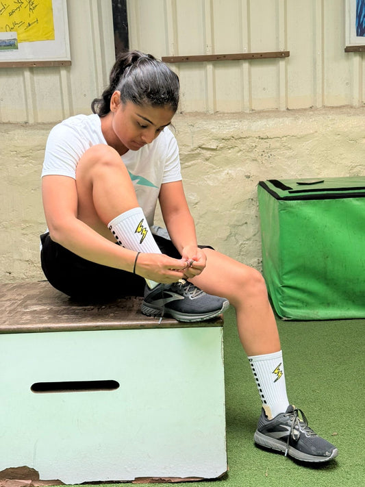 WHITE SNICK GRIP SOCKS